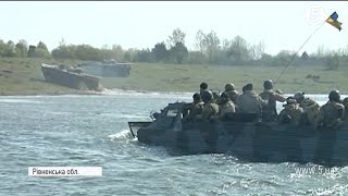 Рівненський полігон: Як бійці ЗСУ вчилися форсувати водойму на БМП-1