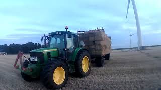 Kleine balen stro laden/lossen - John Deere - Nijkerk - Flevopolder - Loading and unloading Straw