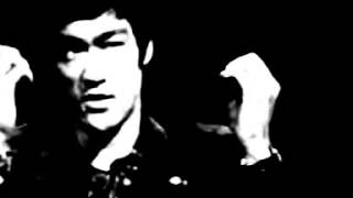 Брюс Ли опустоши свой разум, будь аморфным, бесформенным как вода. Bruce Lee