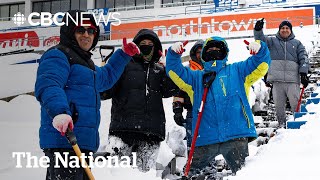 #TheMoment Buffalo Bills fans got free tickets for clearing snow at the stadium