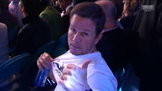 Mark Wahlberg shows his toughness during Mayweather-Pacquiao