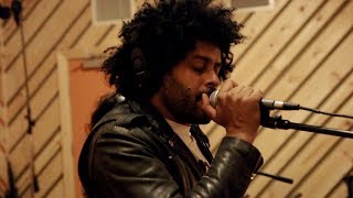 Twin Shadow – Brace (LIVE)