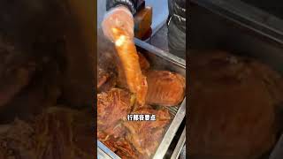 东北街头的肘子皮排骨拌饭，这也香迷糊了吧！ 路边摊美味 东北美食 街边小吃 人间烟火 内容启发搜索