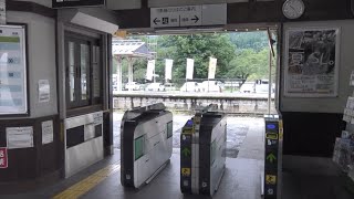 信越本線の横川駅改札口の風景