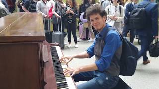 Thomas Krüger – Crazy Piano Medley at St. Pancras London