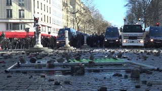 Gilet gialli, la giornata di guerriglia urbana a Parigi in tre minuti - il videoracconto