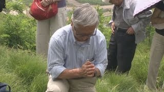 平壌郊外の埋葬地訪問 訪朝の遺族ら