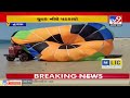 dwarka parasailor falls as rope of parachute gets stuck in tractor at shivrajpur beach tv9news