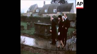 SYND 30 11 74 CHURCHILL'S WIDOW LAYS WREATH ON HIS GRAVE ON THE 100TH ANNIVERSARY OF HIS BIRTH