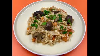 Oven baked brown rice with mushrooms