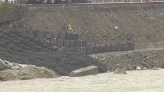 飛騨川沿いの崩落した護岸　さらなる大雨に備え応急工事　岐阜・下呂市