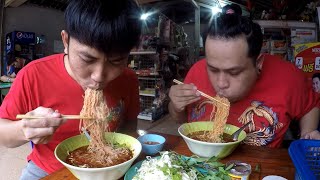 ก๋วยเตี๋ยวเนื้อสดบ้านนามูลฮิ้น น้ำจิ้มแปลกใหม่