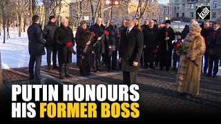 Putin lays flowers to his former boss, mayor of St. Petersburg Anatoliy Sobchak