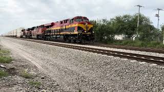 CpKC ES44AC #4767, BNSF SD70ACe #9317 y ES44C4 #4212