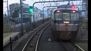 小田急ロマンスカーEXE30000形を追うように豪徳寺駅～経堂駅間を走行する小田急線下り2000形の前面展望