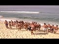 o clone nazira e miro se beijam na praia