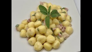 GNOCCHI CREMOSI CON PANCETTA, SALVIA E PANNA - Ricetta primo piatto facile e veloce!