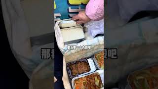 东北街头的老式铝饭盒，这样一份你们感觉值不值#路边摊美味