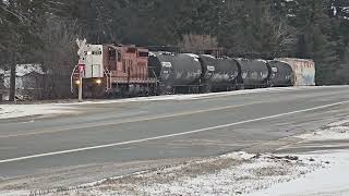 This SD-9 Swaps Out 24 LP Propane Tankers In Pembine, Then Runs Into Trouble? #trains #trainvideo