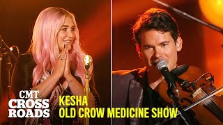 Kesha & Old Crow Medicine Show Perform “Wagon Wheel” | CMT Crossroads