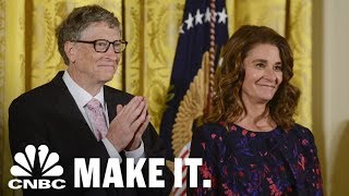 How Bill Gates Helped Jeff Bezos Become The Richest Person In The World | CNBC Make It.