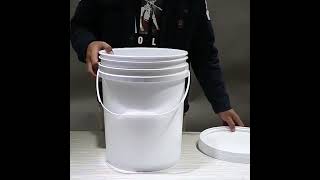 20L A plastic bucket