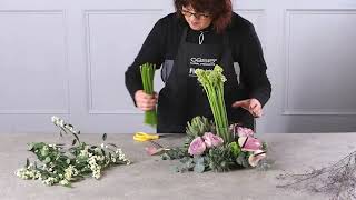 How to create a beautiful fresh flower table arrangement