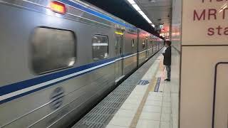 1136次經由宜蘭線開往瑞芳的EMU580+EMU585區間車