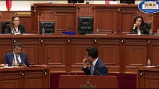 “Ule tonin”-Deputeti përplaset me Ministren: Ku i gjete milionat? Erdhe me xhepa bosh, del me resort