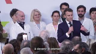 M. Emmanuel MACRON, Président de la République et Mme Brigitte MACRON, à Gustave Roussy.