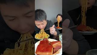 Wonderful video of Xiaoyong loves food