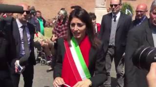 Teledurruti - Virginia Raggi dai partigiani (e intanto chi la vota scrive \