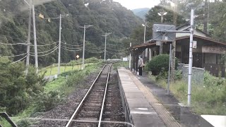 深緑の水郡線で難所の山岳区間 東館駅～矢祭山駅間を走行するキハE130系の前面展望