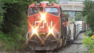 Friendly Horn Action! Long Manifest Train CN 507 Rolling thru Downtown Moncton, NB