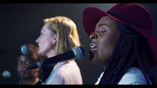 Chant « WALK IN LOVE - Marche dans l'amour » de Gwen Dressaire & @Jeremy_Sourdril (feat. Dena Mwana)