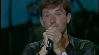 Daniel O'Donnell - The Road and the Miles to Dundee