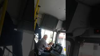 MOTORISTA DE ÔNIBUS FICA ESTRESSADO NO TRÂNSITO.