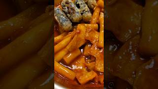 Korean Street Food tteokbokki and crispy seaweed noodle rolls mukbang #seaweed #tteokbokki #shorts