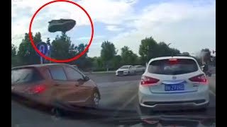 交通事故現場驚險畫面記錄，車禍合集2022.09.06 | Idiots In Cars - Caught On Dash Cam