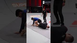 AT THE BUZZER 🤯 William Tackett secures the heel hook at the end of the first!
