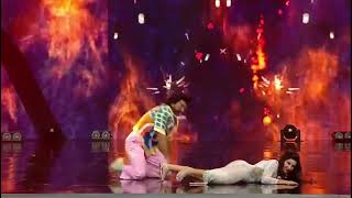 nora fatehi and ranveer singh #dance #norafatehi #ranveersingh #liveperformance #viral