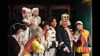 A palacsintás király..!! - Csillogó szemű gyerekek és boldog szülők az Újszínház bemutatóján...!