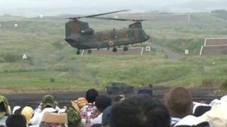 CH-47が軽装甲機動車を吊り下げ～その後 ヘリボン行動② 総火演 2009