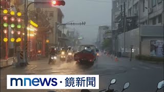 台南午後突降暴雨　水淹南台科大前路面｜#鏡新聞