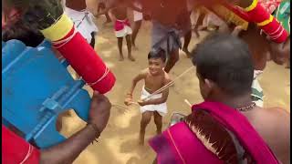 காவடி ஆட்டத்தில் தூள் கிளப்பிய குட்டித் தம்பி / Young boy dance for kaavadi