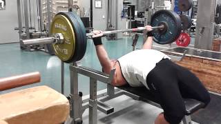 Bench press 175kg (386 lbs)