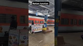 Mumbai Amritsar Train at Ratlam Station #ratlam #trainvideo