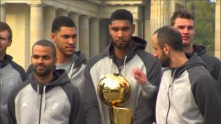 San Antonio Spurs Take Team Photo in Berlin