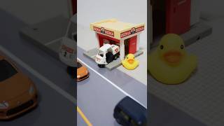 ピザをはいたつ？ #トミカ #トミカコマ撮り #toys #tomica #automobile #stopmotion #トミカタウン #ピザ #のりもの #おもちゃ #pizza