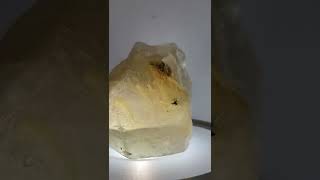 【鉱物・鉱石・mineral】和名は、金紅入り水晶　英名は、Rutile quartz （ルチルクォーツ）がただ回るだけ【石・stone】